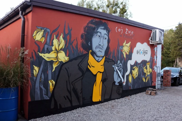 Mural Wiktora Coja w Toruniu, ściana boczna lokalu gastronomicznego Planeta Lewobrzeże